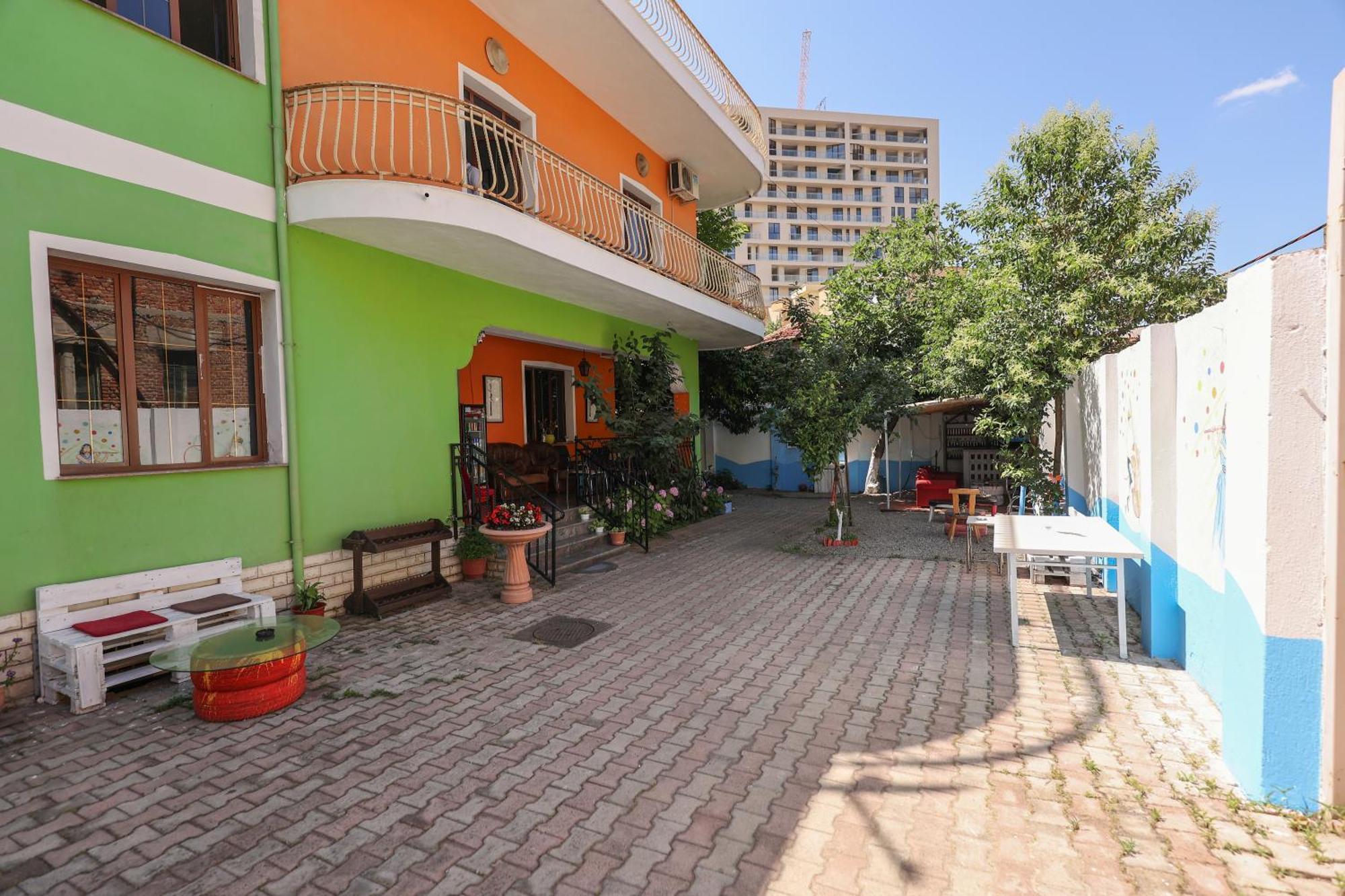 Hostel Osho Тирана Экстерьер фото