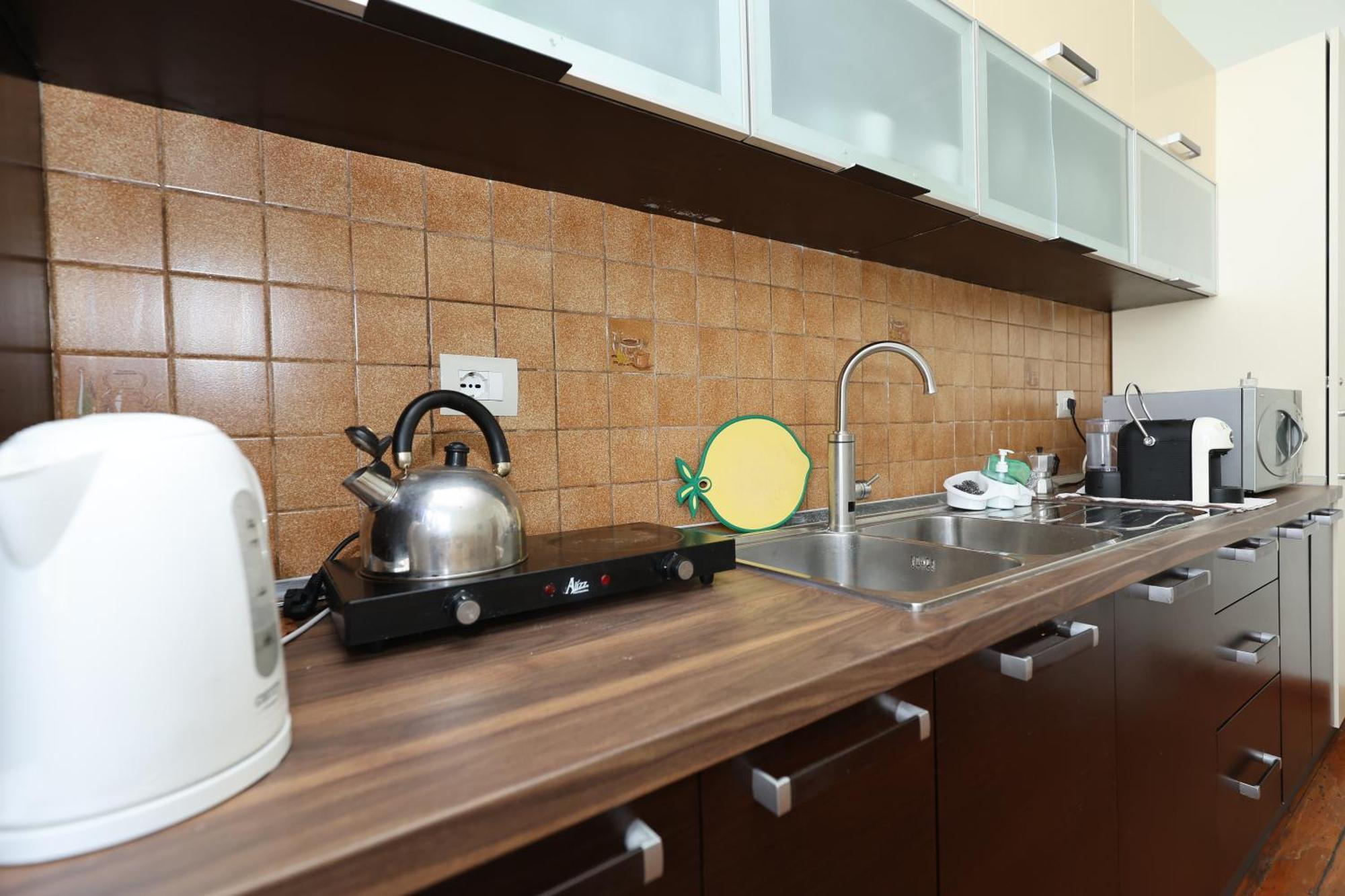 Hostel Osho Тирана Экстерьер фото