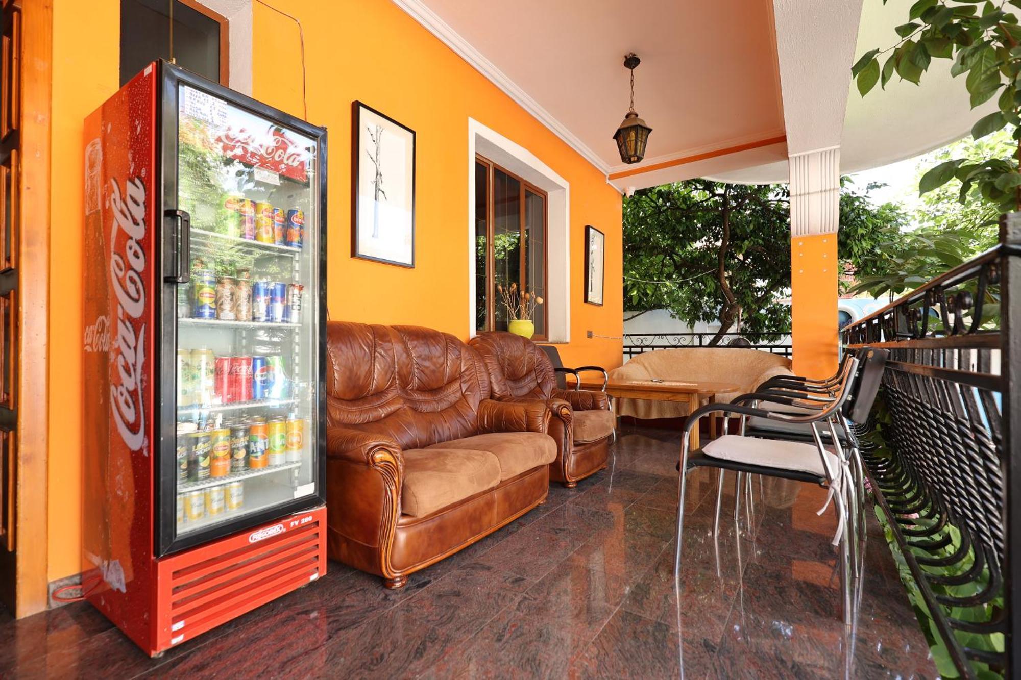 Hostel Osho Тирана Экстерьер фото