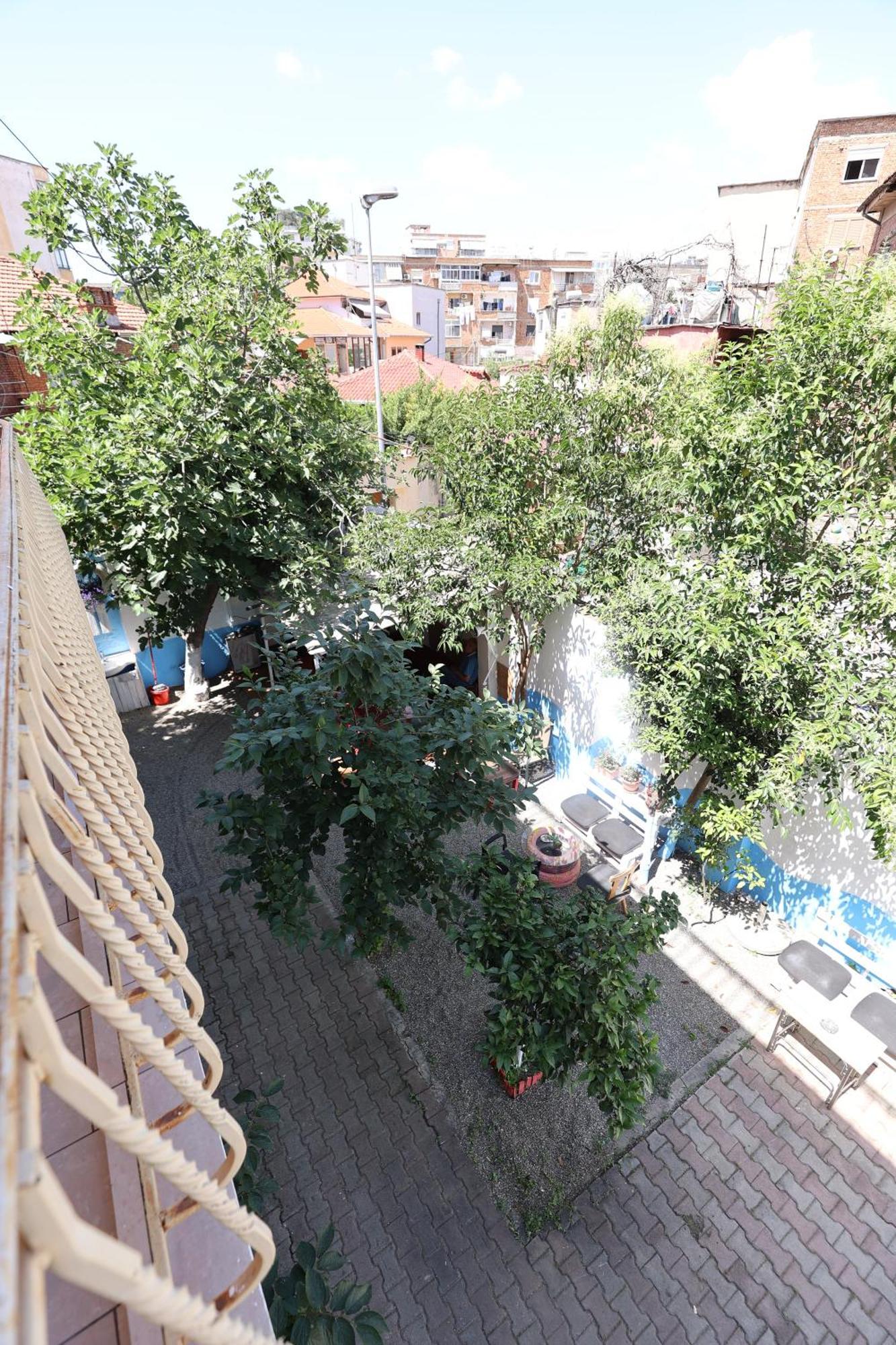 Hostel Osho Тирана Экстерьер фото