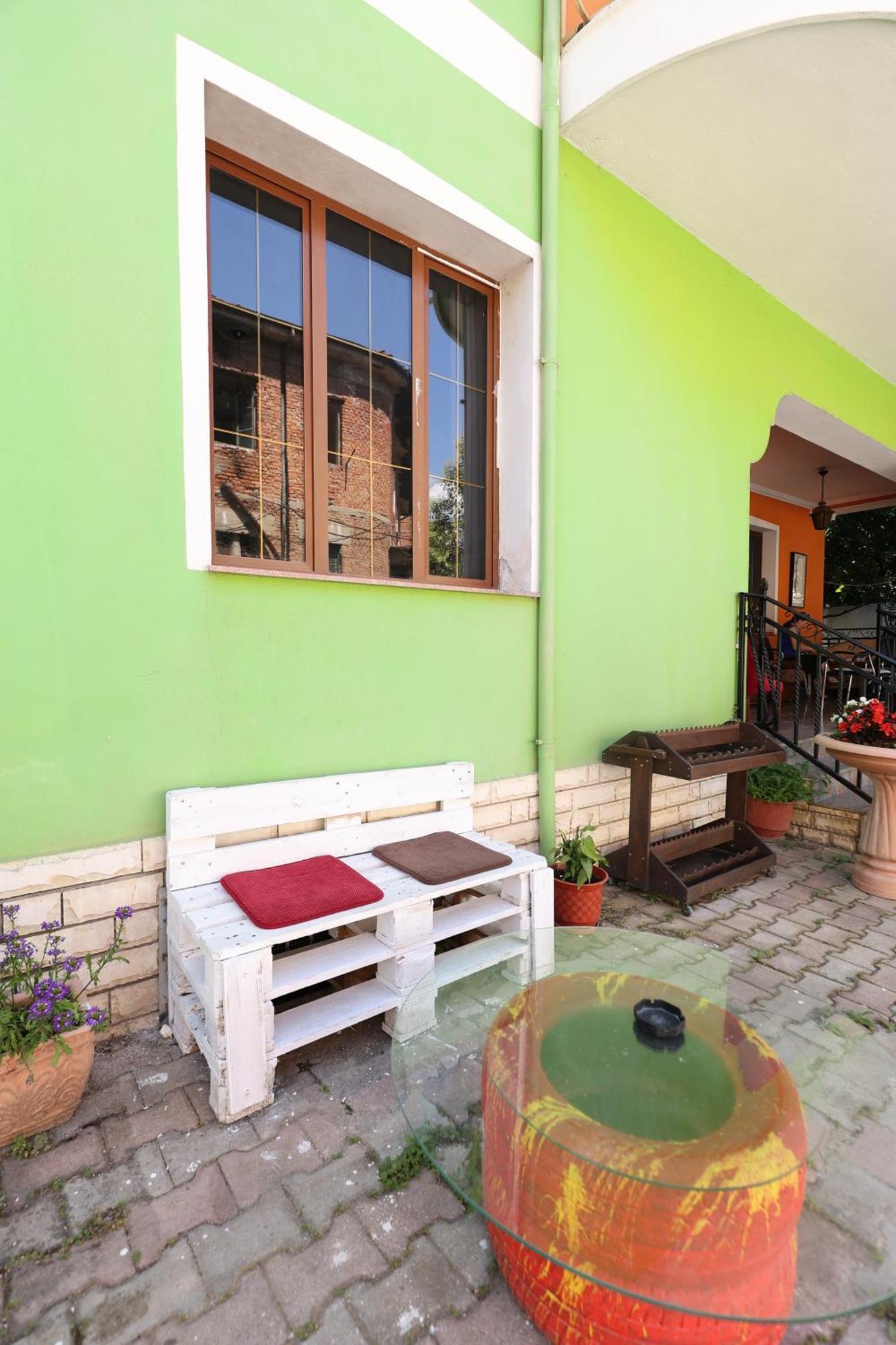 Hostel Osho Тирана Экстерьер фото