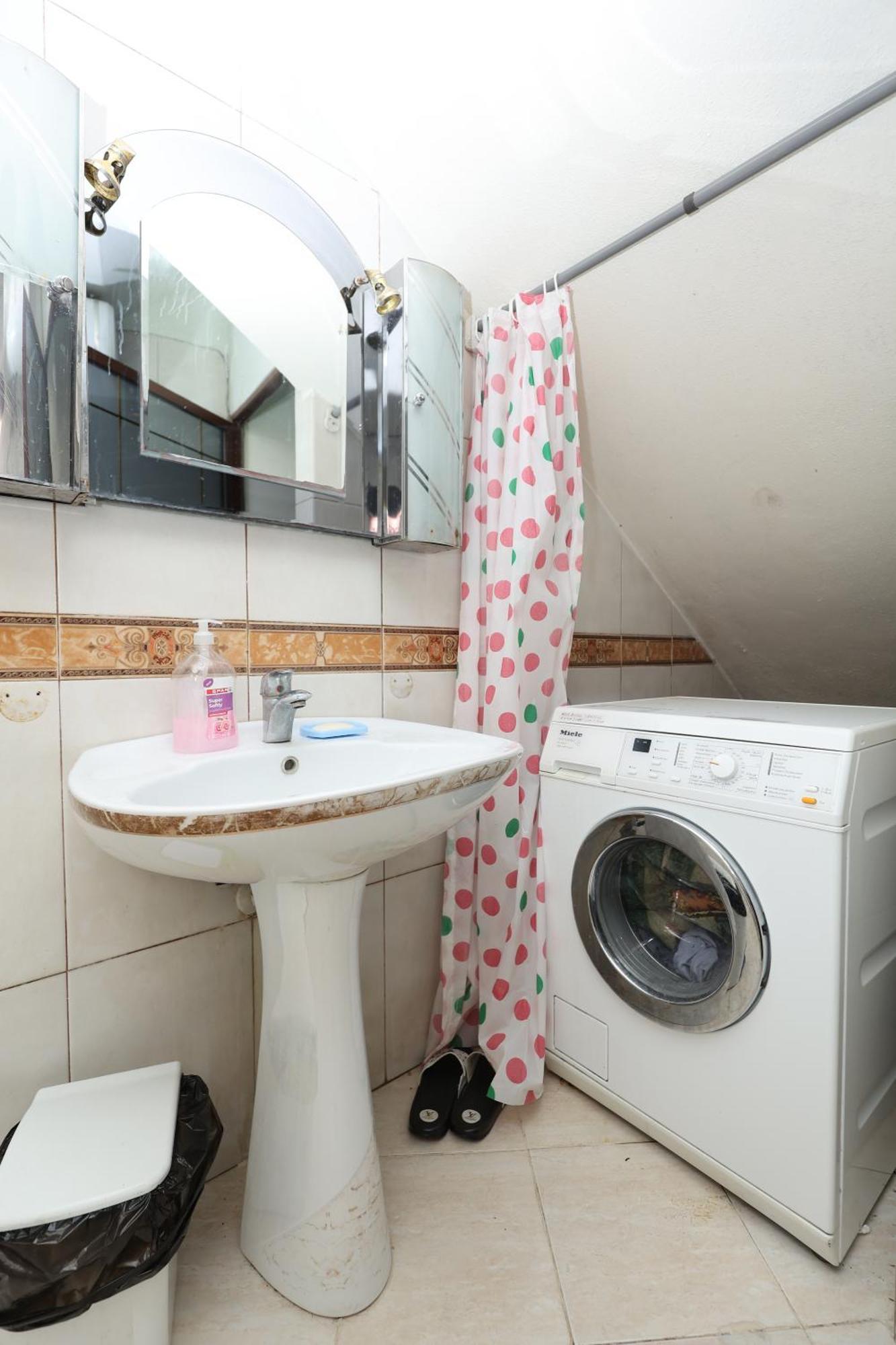 Hostel Osho Тирана Экстерьер фото